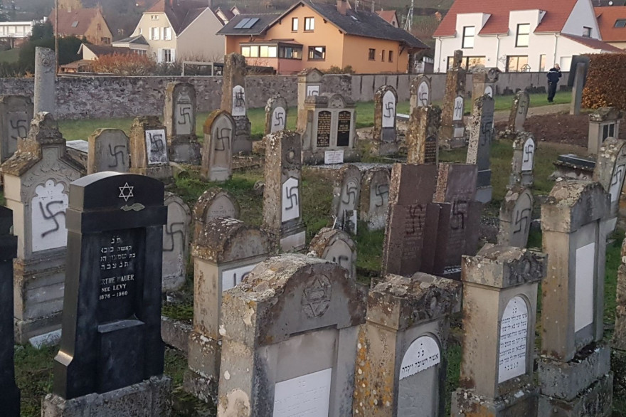 Le cimetière de Westhoffen profané.