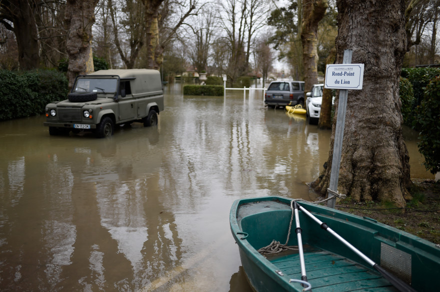Une rue inondée à Villennes-sur-Seine, dans l'ouest de Paris (illustration)