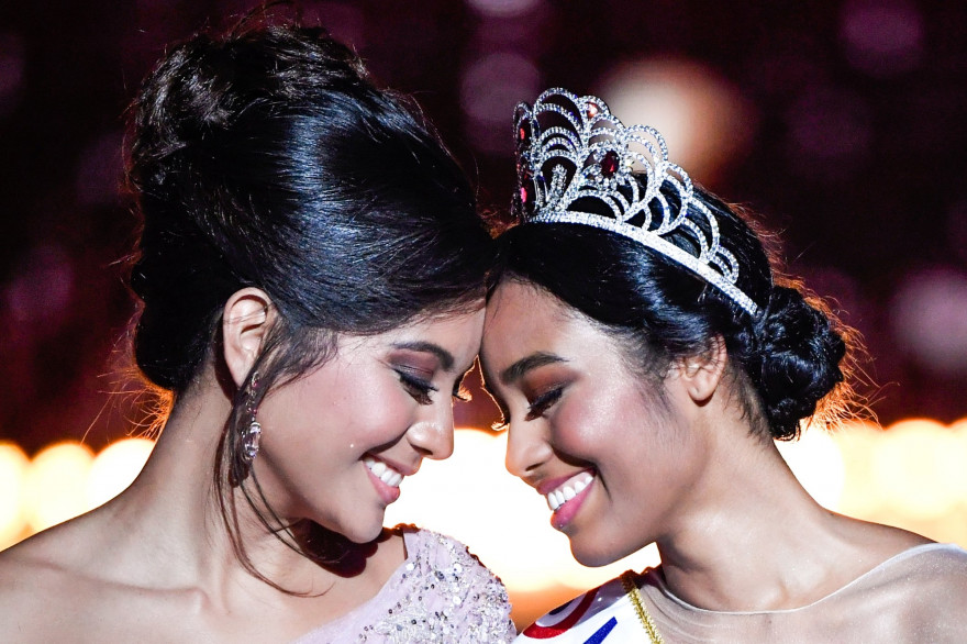 Vaimalama Chaves, Miss France 2019 (à gauche), et Clémence Botino, Miss France 2020, le 14 décembre 2019 à Marseille