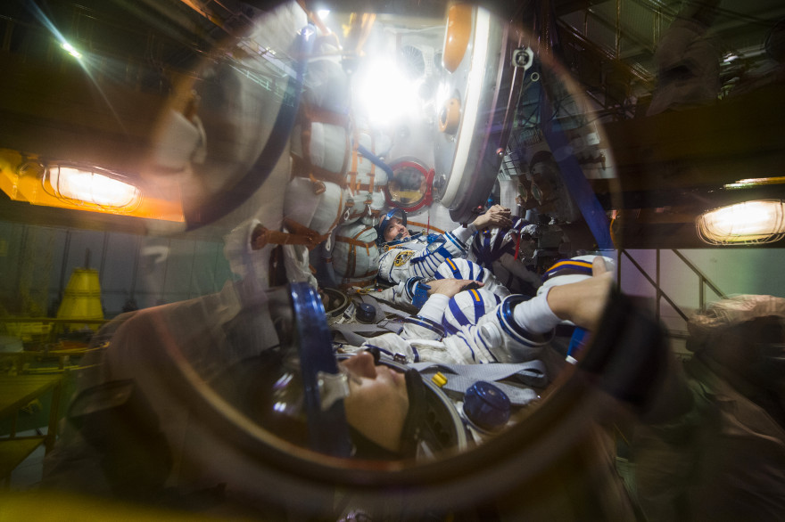 Des astronautes se préparant à embarquer à bord de l'ISS