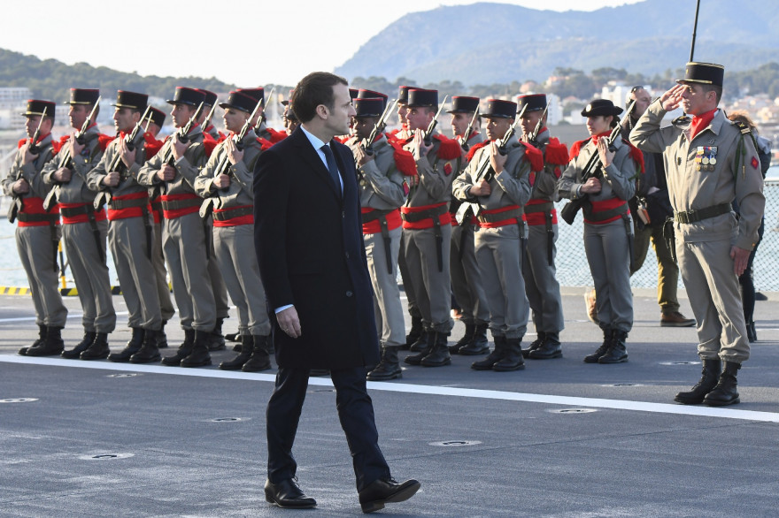 Emmanuel Macron à la base navale de Toulon le 19 janvier 2018.