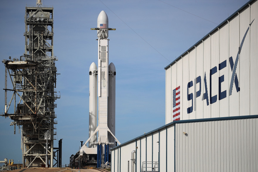La fusée Falcon Heavy de SpaceX est décrite comme "la plus puissante du monde"