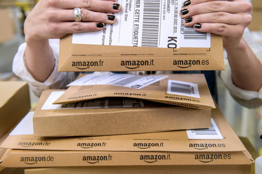 Des colis Amazon (illustration)