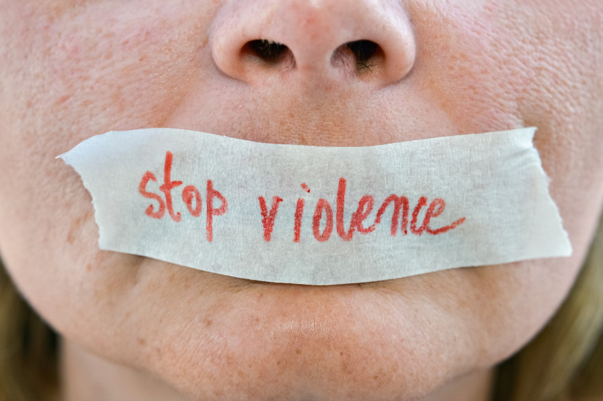 Make.org a lancé une initiative pour mettre fin aux violences faites aux femmes