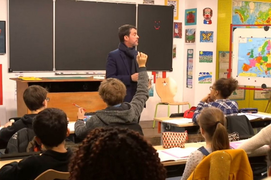 Manuel Valls dans "Au tableau !!!" sur C8