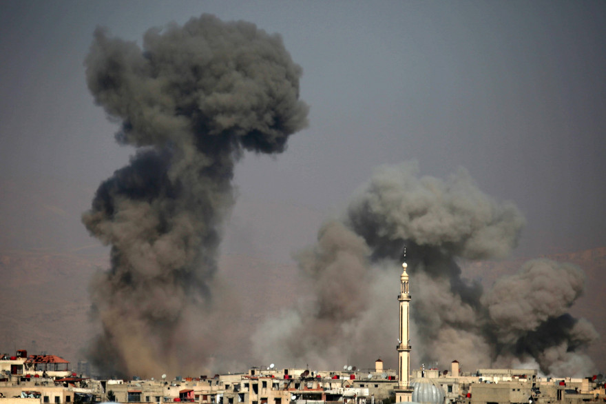 La région de la Ghouta, dans les faubourgs de Damas, prise pour cible par des frappes aériennes, le 7 février 2018