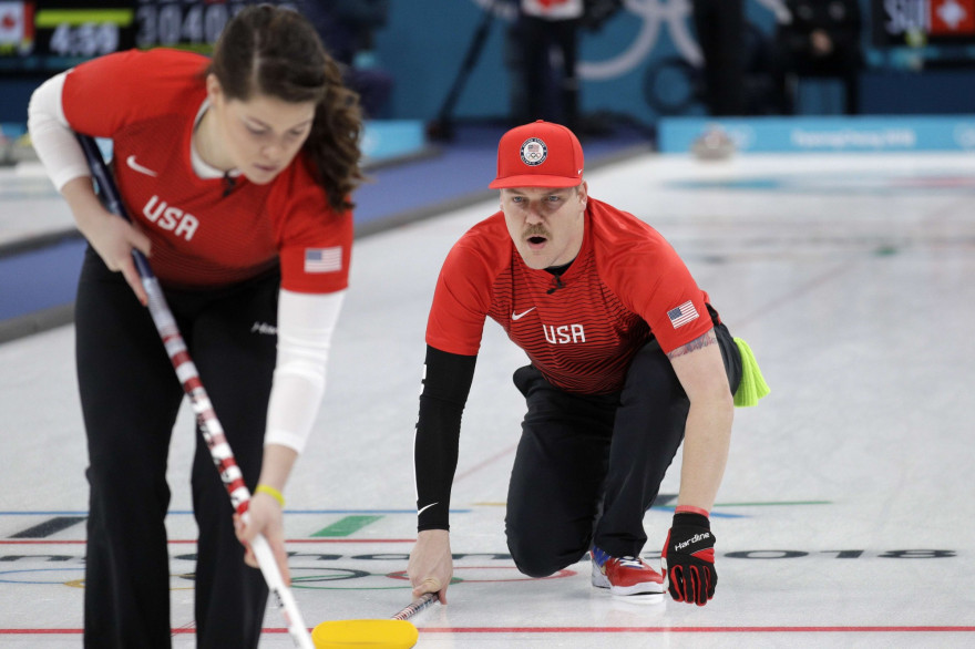 Le joueur de curling Matt Hamilton, dans l'équipe olympique américaine, a été comparé à Mario sur les réseaux sociaux.