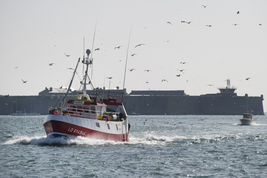 Un chalutier rentre au port de Lorient (illustration)
