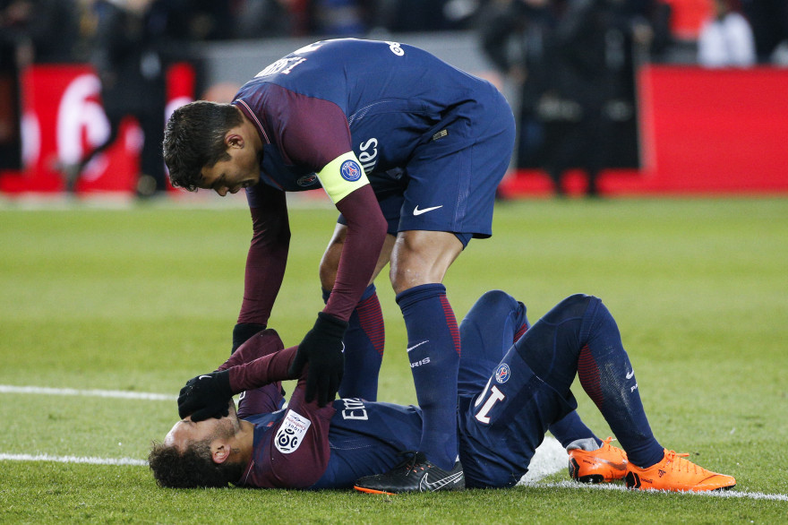 Thiago Silva auprès de Neymar dimanche 25 février 2018