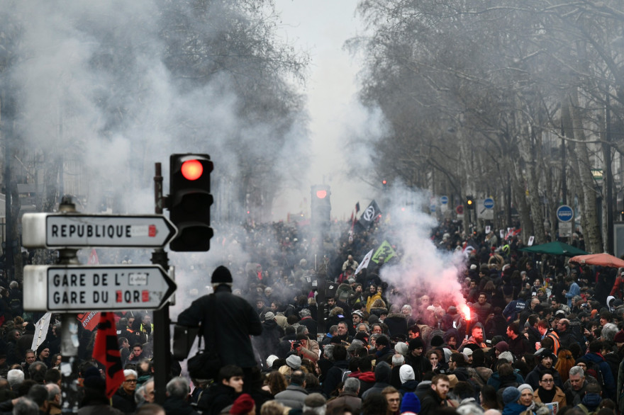 Plusieurs dizaines de milliers de personnes ont manifesté dans les rues de Paris jeudi 22 mars
