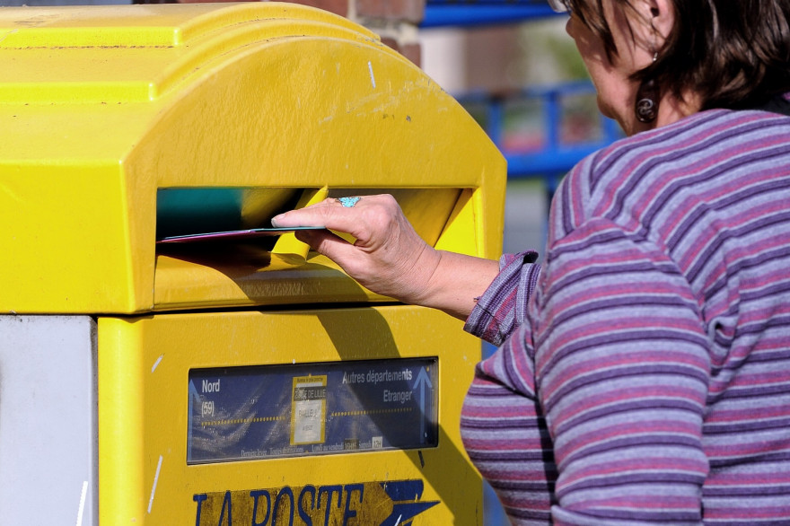 La Poste : une boîte aux lettres