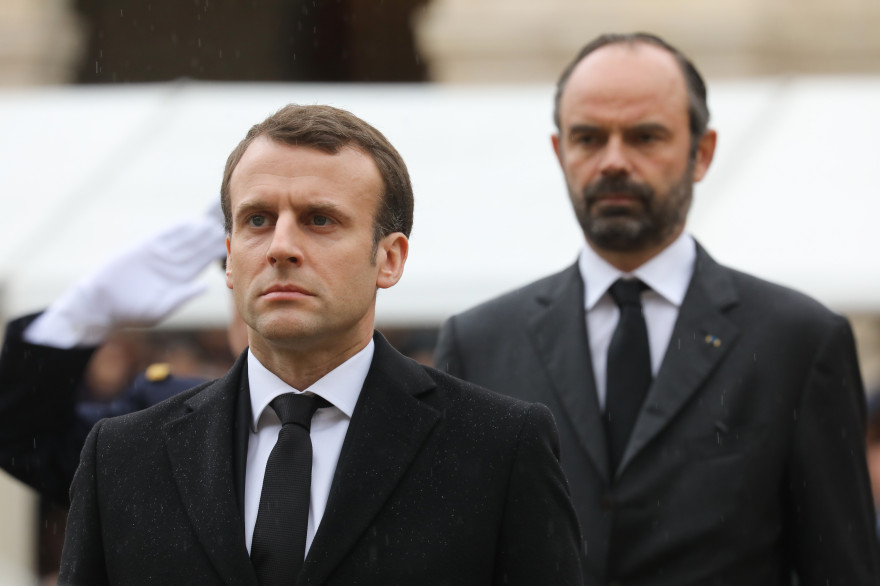 Emmanuel Macron et Édouard Philippe dans la cour d'Honneur des Invalides le 28 mars 2018
