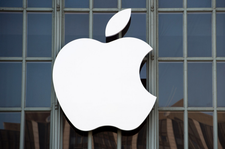 Le logo d'Apple sur un building californien