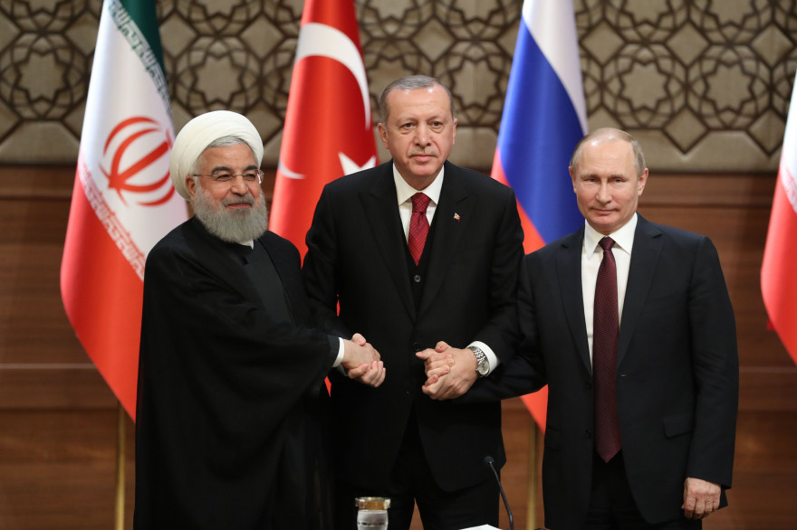 Les chefs d'État iranien, turc et russe, Hassan Rohani, Recep Tayyip Erdogan et Vladimir Poutine, le 5 avril 2018 à Ankara