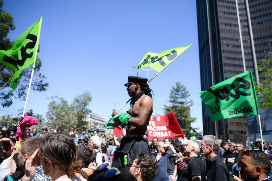Des syndicalistes à Montparnasse, lundi 7 mai 2018