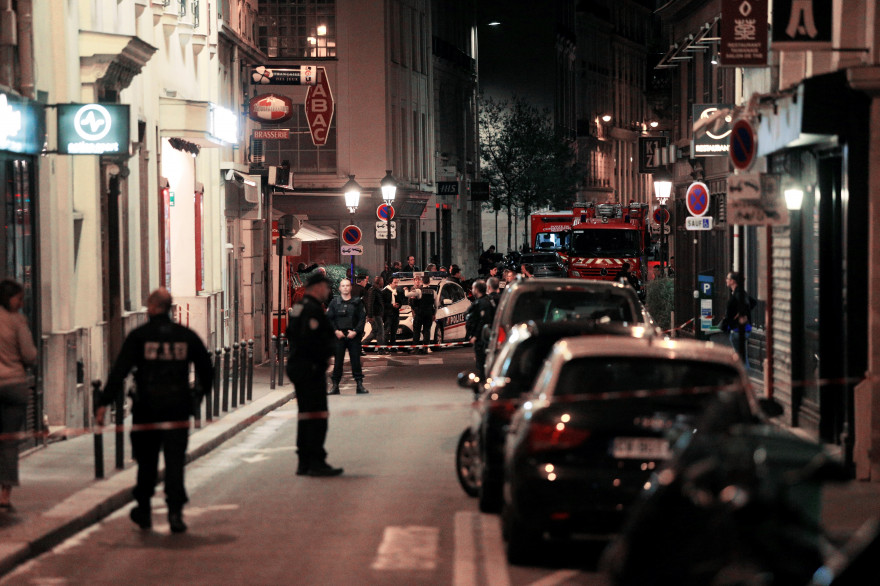 Les forces de l'ordre dans le IIe arrondissement de Paris après une agression au couteau, le 12 mai 2018