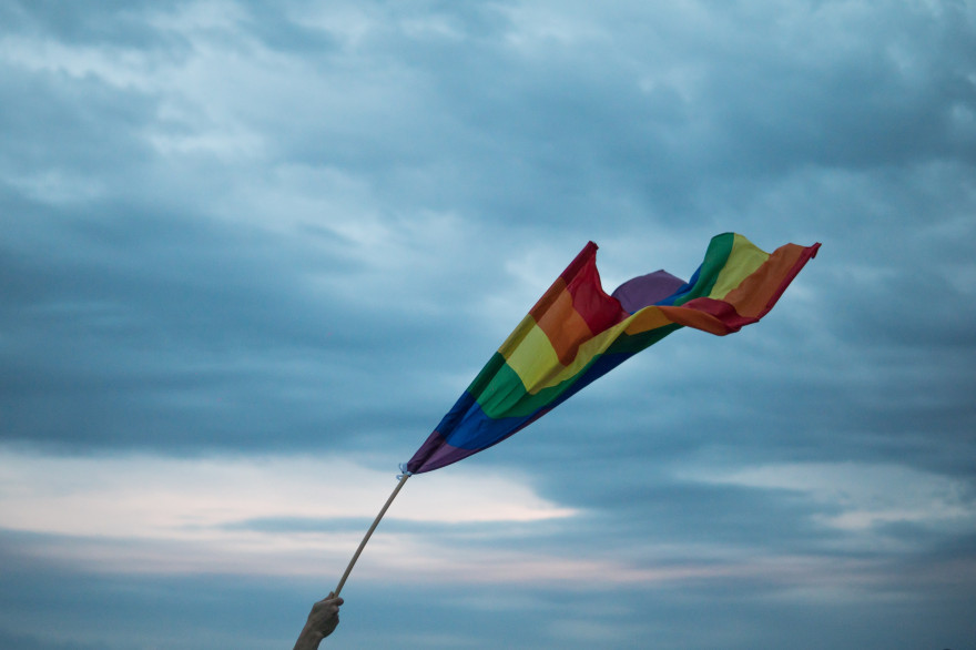 Les personnes LGBTQ+ subissent des discriminations en raison de leur genre ou de leur orientation sexuelle