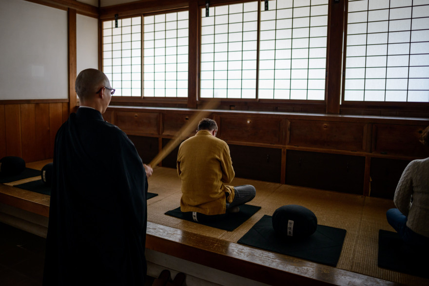 Un moine au temple de Kasuisai à Fukuroi, au Japon (illustration)