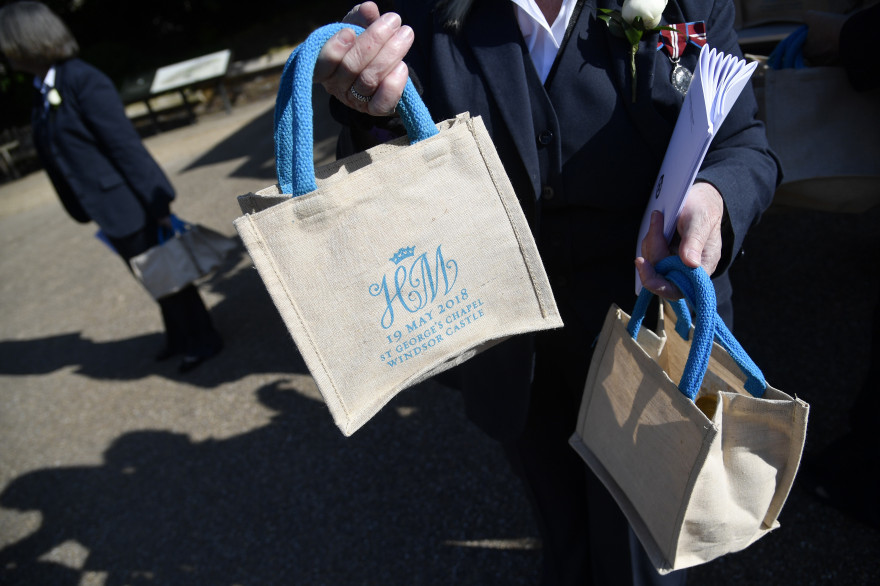 Des sacs souvenirs offerts aux invités lors du mariage d'Harry et Meghan