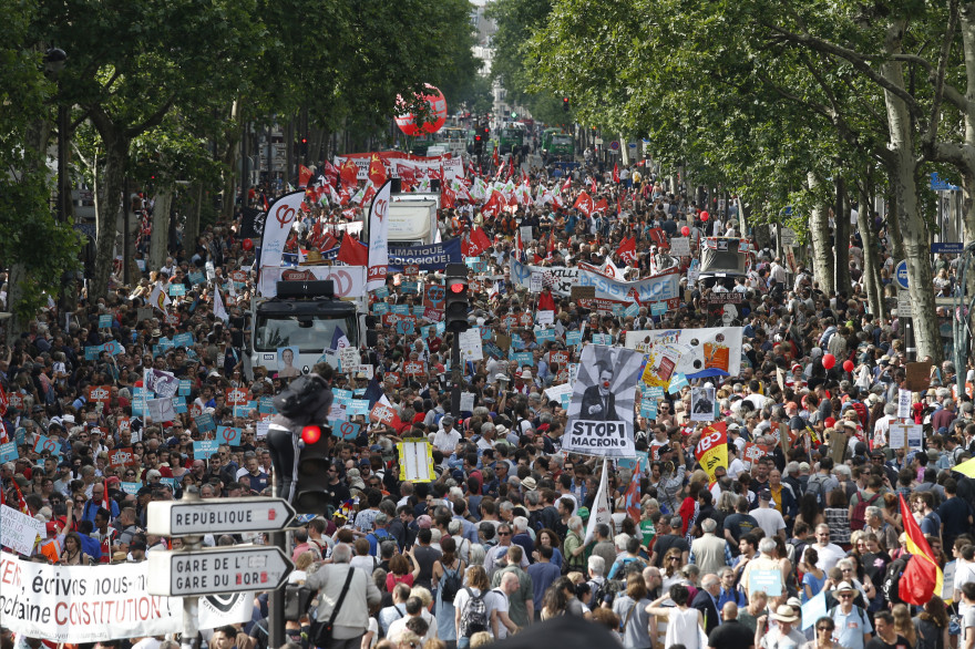 Le cortège de la "marée populaire" à Paris le samedi 26 mai