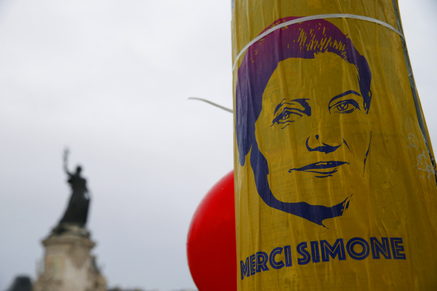 Pour célébrer la journée internationale des droits des femmes, des militantes féministes ont placardé des affiches "Merci Simone" 0 Paris, le 8 mars 2018.