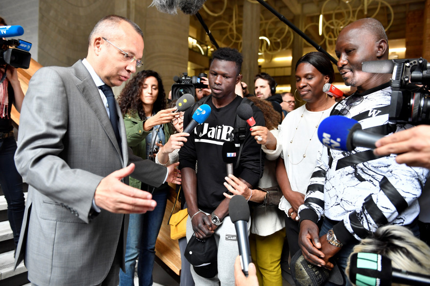 Mamoudou Gassama à son arrivée à la préfecture de Bobigny, mardi 29 mai