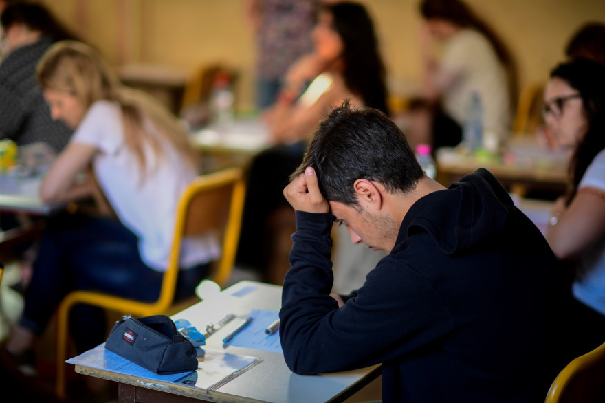 Des lycéens passent le bac à Paris, en juin 2017.