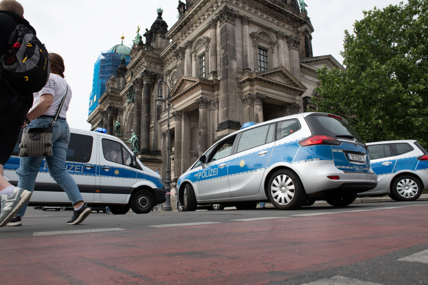 La grande cathédrale de Berlin bouclée par les forces de l'ordre, le 3 juin 2018