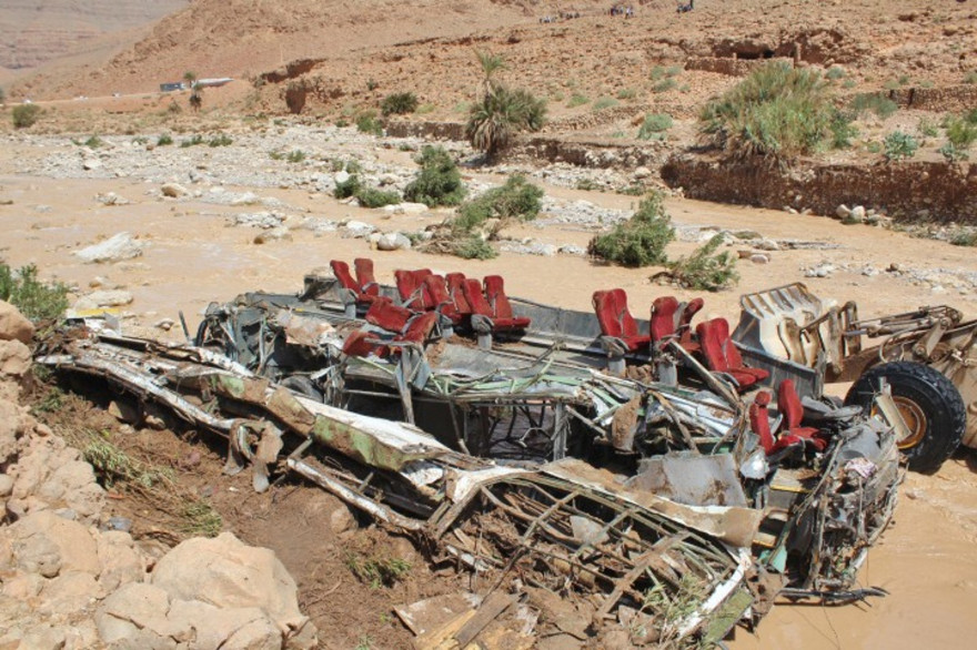 La carcasse du bus victime d'un accident à cause des inondations au Maroc le 8 septembre 2019