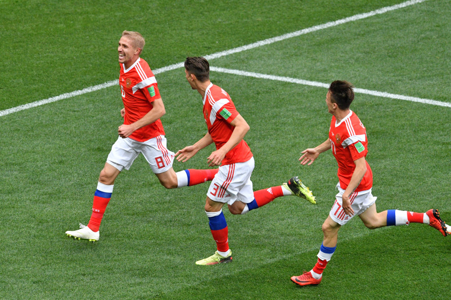 Yuri Gazinskiy (à gauche) a ouvert le score à la 12e minute, jeudi 14 juin 2018