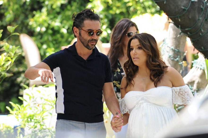Eva Longoria vient d'accoucher de son premier enfant et dévoile une adorable photo Eva Longoria vient d'accoucher de son premier enfant et dévoile une adorable photo
