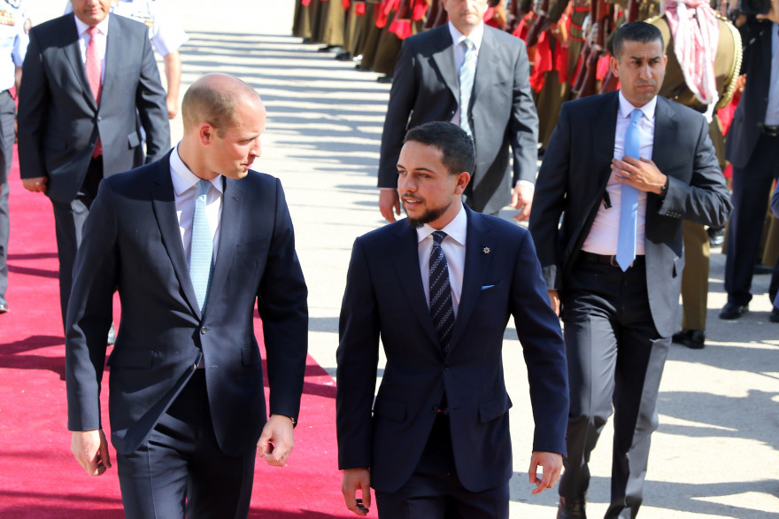 Le prince William accueilli par le prince Hussein bin Abdullah, le 24 juin 2018 en Jordanie