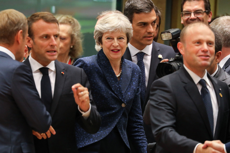 Theresa May et Emmanuel Macron lors du sommet de Bruxelles, le 28 juin 2018