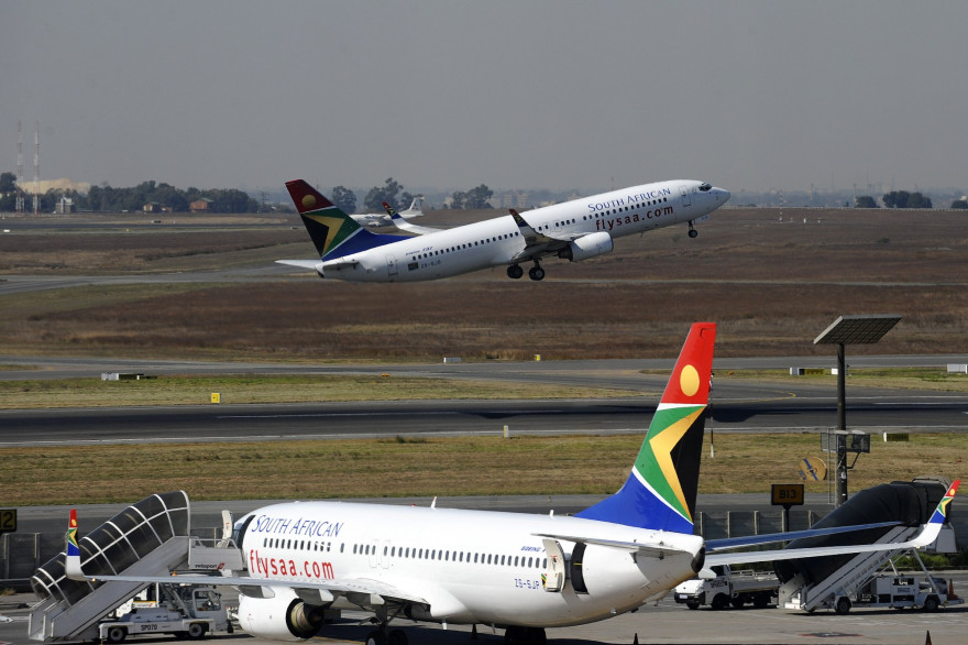 Des avions de la compagnie South African airways à l'aéroport de Johannesburg, le 25 mai 2010 (archives)