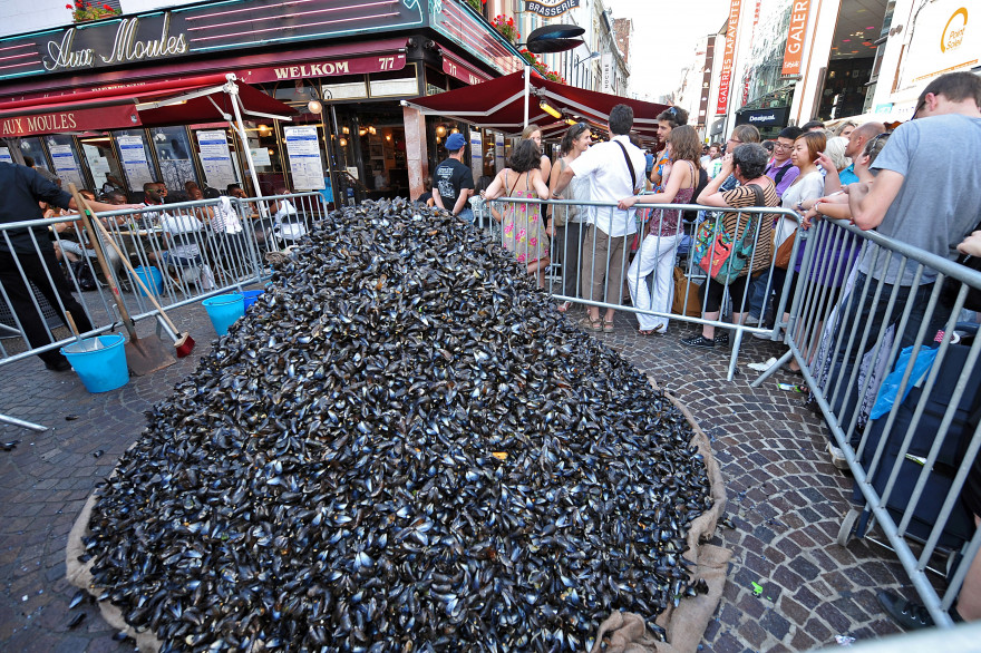 Les piles de coquilles de moules, totems de la braderie de Lille, font leur retour pour cette édition 2018 (illustration de 2011)