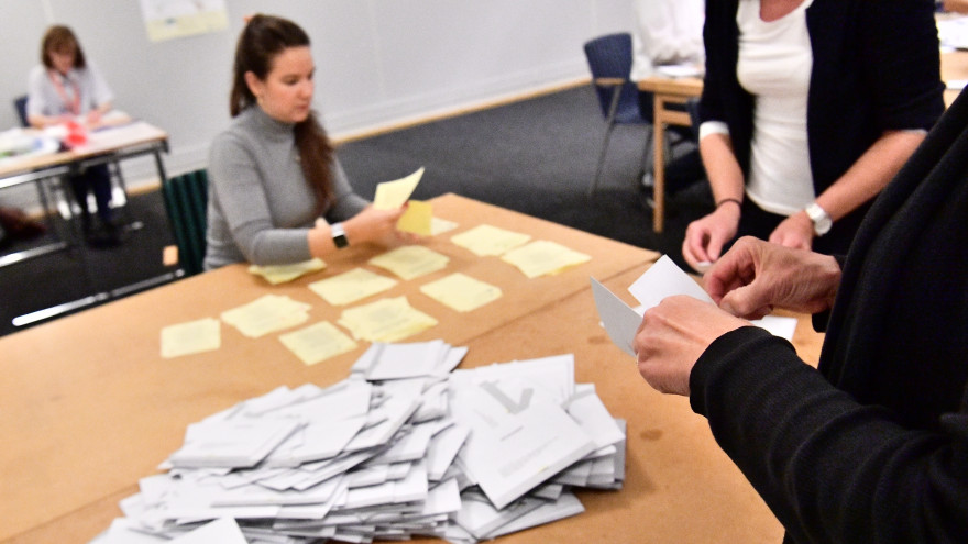 Suède : un bureau lors du dépouillement lors des législatives