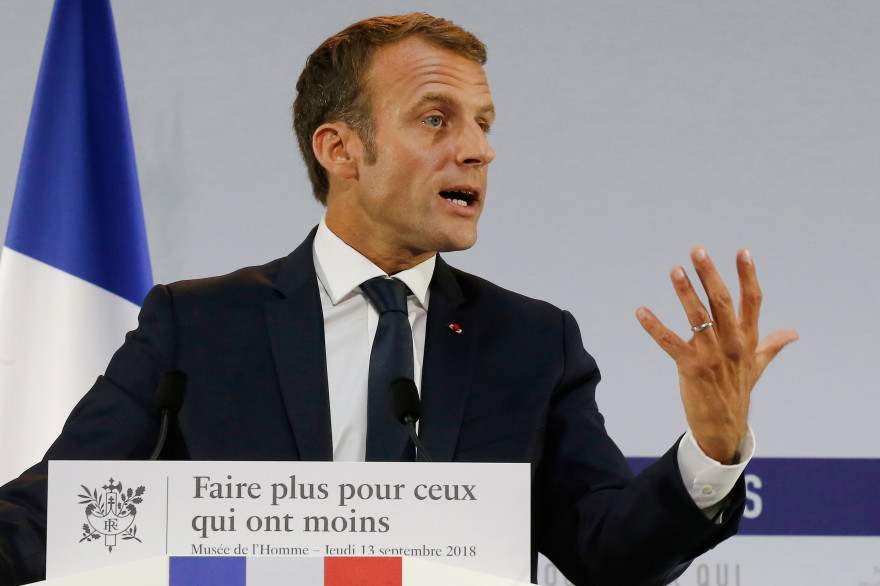 Le nouveau logo de l'Élysée est apparu pour le première fois lors de la présentation du "plan pauvreté, jeudi 13 septembre 2018