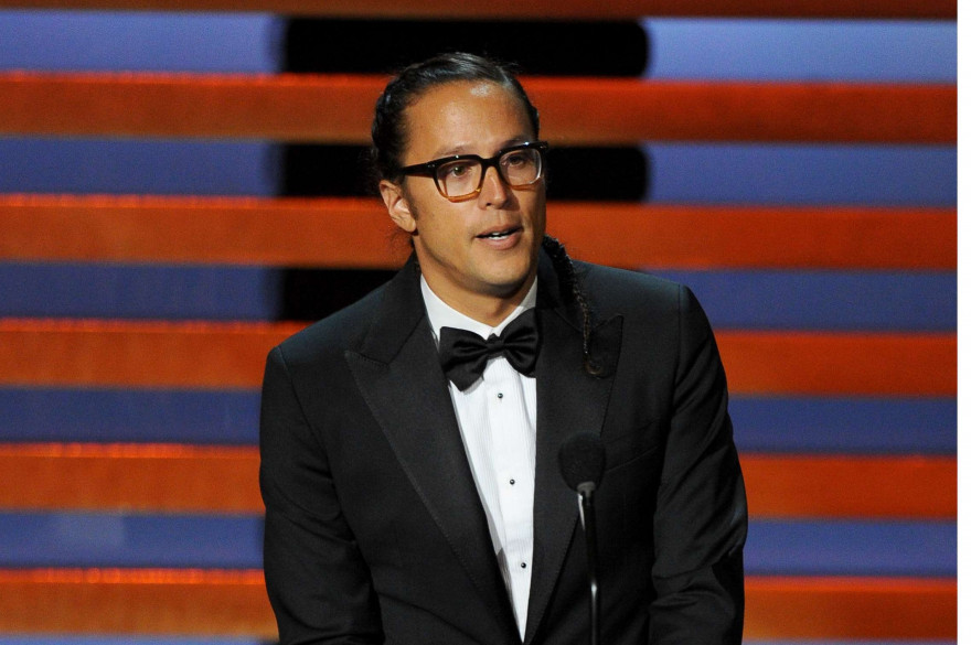 Cary Joji Fukunaga recevant l'Emmy Award de la meilleure réalisation pour "True detective"