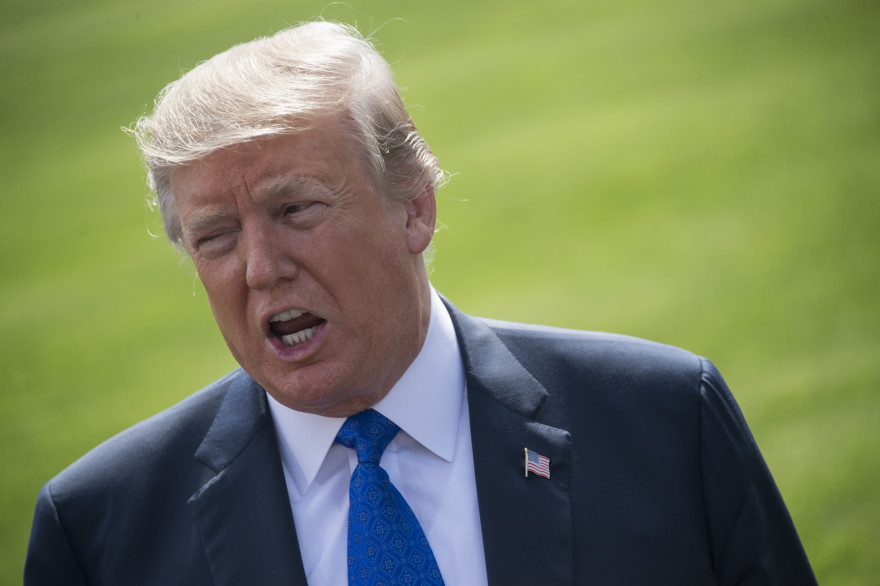 Le président américain Donald Trump dans les jardins de la Maison Blanche le 2 octobre 2018.
