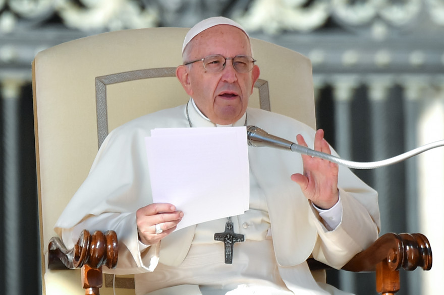 Le pape François faisant un discours au Vatican le 10 octobre 2018