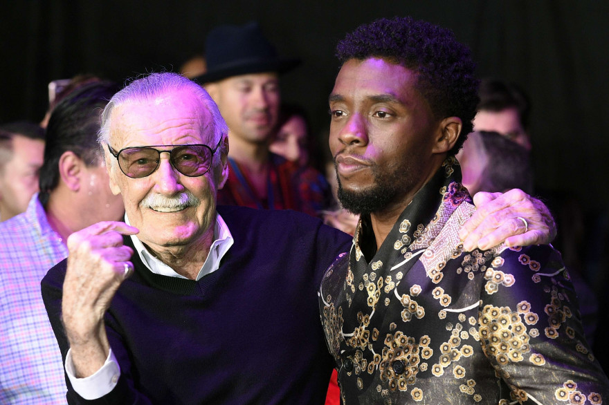 Stan Lee et Chadwick Boseman lors du lancement de "Black Panther"