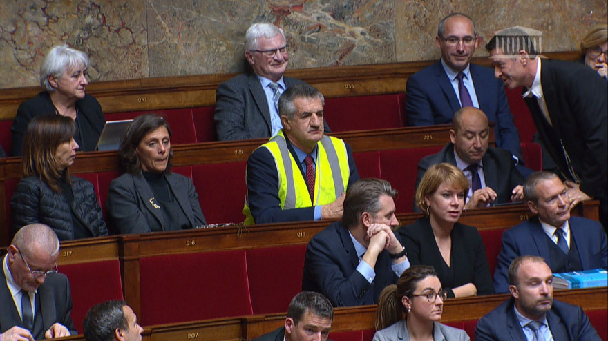 Jean Lassalle et son "gilet jaune" à l'Assemblée nationale, le 21 novembre 2018