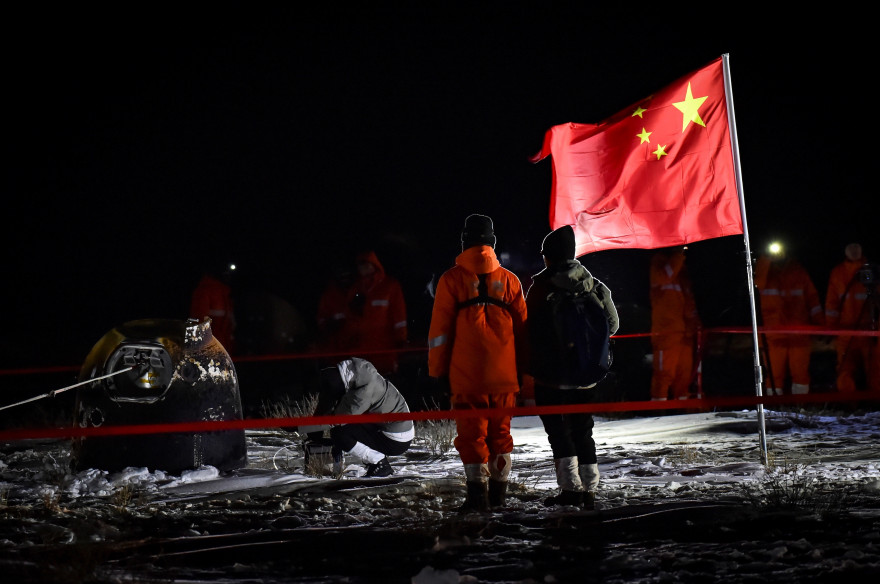 La Chine a récupéré la capsule contenant les fragments de Lune dans un désert de Mongolie intérieure le 17 décembre 2020
