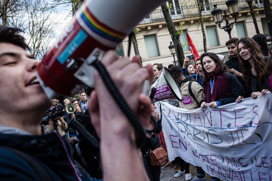 Des étudiants manifestent à Paris