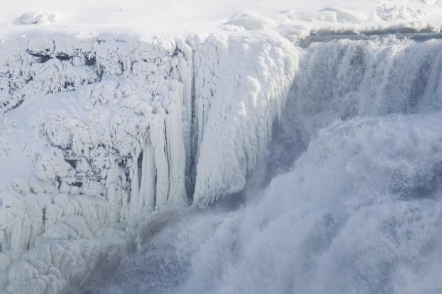 Les chutes du Niagara gelées (illustration)