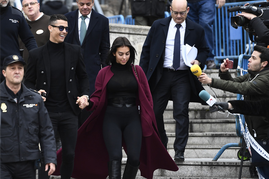 Cristiano Ronaldo et sa compagne Georgina Rodriguez à la sortie du tribunal de Madrid le 22 janvier 2019