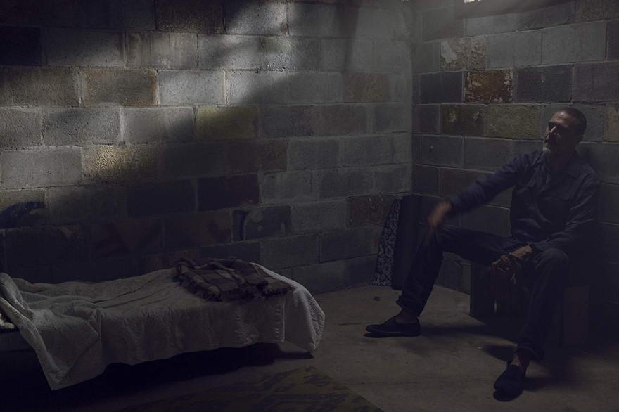 Negan parvient à s'échapper de sa prison dans l'épisode 8 de la saison 9
