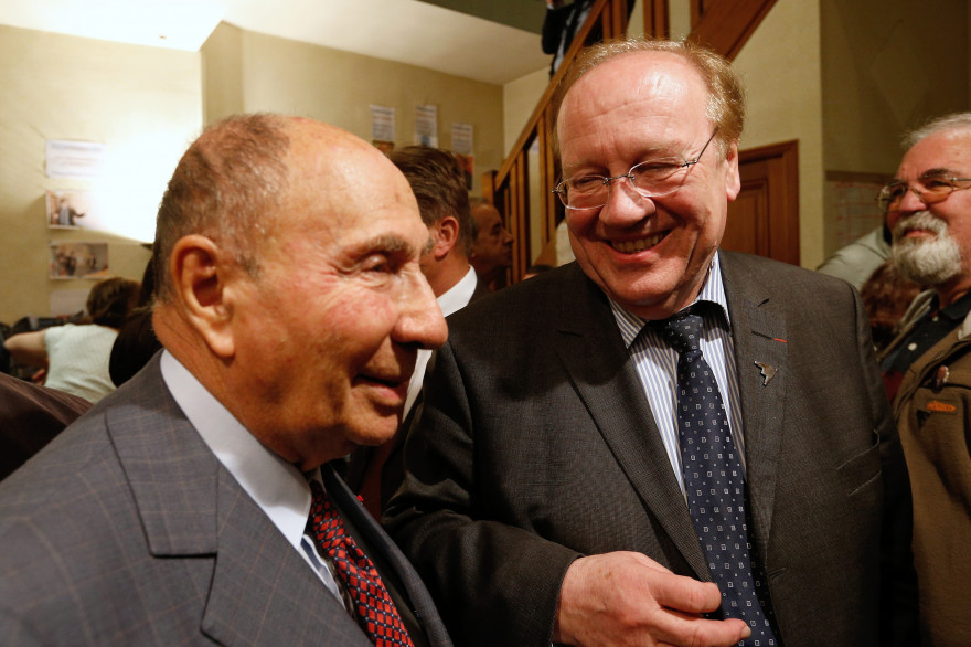 L'ancien maire de Corbeil-Essonnes, Jean-Pierre Bechter (à droite), au côté de Serge Dassault.