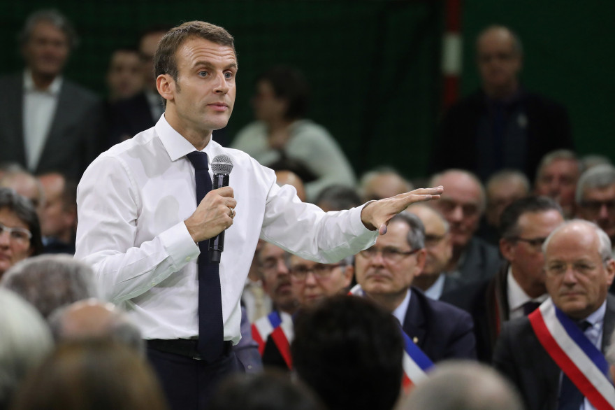 Emmanuel Macron face à 600 maires le 15 janvier à Grand Bourgtheroulde (Eure), le jour du lancement du grand débat national.