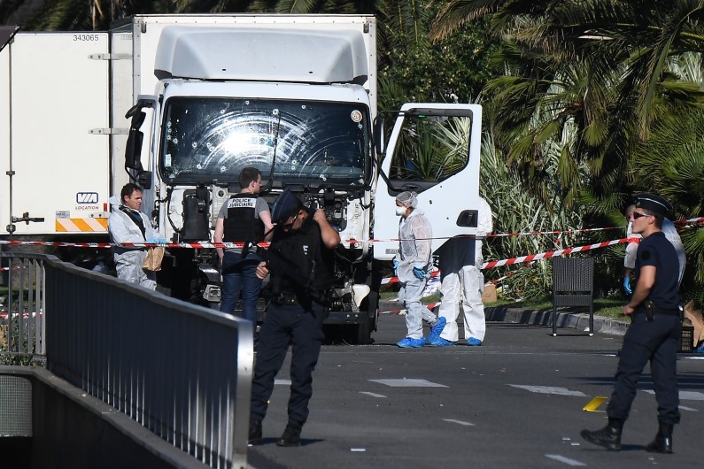 Le camion avec lequel Mohamed Lahouaiej-Bouhlel a tué 86 personnes le soir du 14 juillet 2016 à Nice